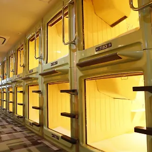 Shinjuku Kuyakusho-mae Capsule Hotel a capsule
